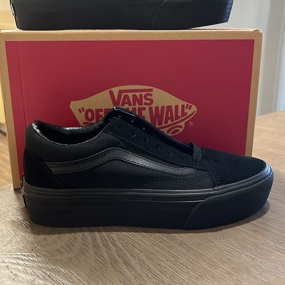 NWT Vans Old Skool Triple Black Platform Sneakers - Women's Shoes - VN0A3B3UBKA - Picture 3 of 8